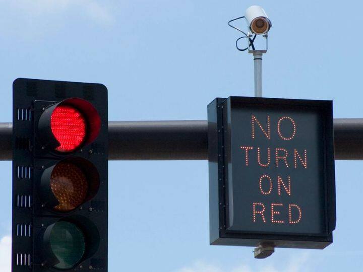 red light cameras can issue challan on these violation see the details रेड लाइट पर लगे कैमरे किन-किन चीजों पर करते हैं चालान, नहीं बच सकते हैं आप