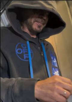 Shah Rukh Khan: ਸ਼ਾਹਰੁਖ ਖਾਨ ਨੂੰ ਬਾਂਦਰਾ ਦੇ ਕਲੀਨਿਕ ਦੇ ਬਾਹਰ ਵੇਖ ਮੱਚੀ ਹਲਚਲ, ਬਾਲੀਵੁੱਡ ਕਿੰਗ ਨੇ ਪਾਪਰਾਜ਼ੀ ਤੋਂ ਇੰਝ ਲੁਕਾਇਆ ਚਿਹਰਾ