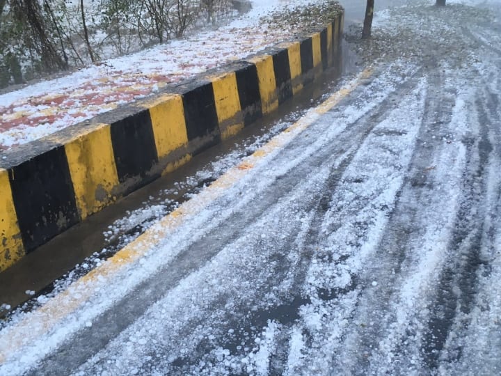 उस वक्त बर्फबारी के बाद दिल्ली का तापमान 16 डिग्री तक पहुंच गया था. उस वक्त दिल्ली-एनसीआर के लोग घरों से बाहर निकलकर घूम रहे थे.