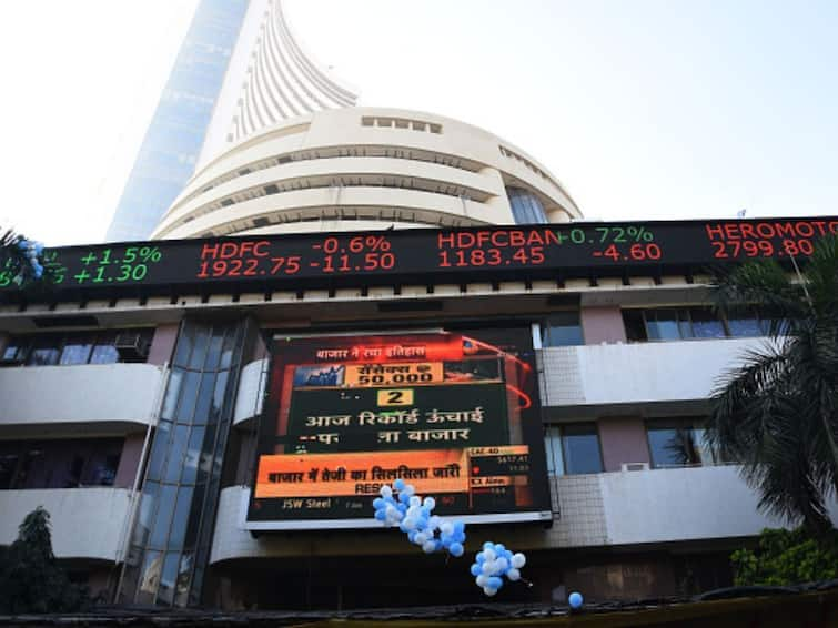 Stock Market Today BSE Sensex Sinks 1628 Points NSE Nifty Ends Below 21,600 HDFC Bank Dives 8%