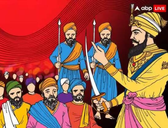 5 ਲੋਕ ਅੱਗੇ ਆਏ ਜੋ ਆਪਣੇ ਆਪ ਨੂੰ ਕੁਰਬਾਨ ਕਰਨ ਲਈ ਤਿਆਰ ਸਨ। ਉਨ੍ਹਾਂ ਨੂੰ ਪੰਜ ਪਿਆਰੇ ਕਿਹਾ ਜਾਂਦਾ ਸੀ। ਇਹ ਉਹ ਪੰਜ ਪਿਆਰੇ ਸਨ ਜੋ ਸਿਰ ਦੇਣ ਲਈ ਤਿਆਰ ਸਨ। ਇਨ੍ਹਾਂ ਦੇ ਨਾਮ ਭਾਈ ਦਇਆ ਸਿੰਘ, ਭਾਈ ਧਰਮ ਸਿੰਘ, ਭਾਈ ਹਿੰਮਤ ਸਿੰਘ, ਭਾਈ ਮੋਹਕਮ ਸਿੰਘ ਅਤੇ ਭਾਈ ਸਾਹਿਬ ਸਿੰਘ ਹਨ।