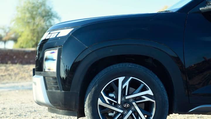 এক্সটিরিয়র লুকের দিক থেকে দেখলে নতুন হরাইজন এলইডি পজিশনিং ল্যাম্প, ডিআরএল, কোয়াড বিম এলইডি ল্যাম্প, সিকোয়েন্সিয়াল টার্ন ইন্ডিকেটর ইত্যাদি সমস্ত সুবিধে পাওয়া যাবে এই মডেলে।   ছবি- হুন্ডাই ক্রেটা