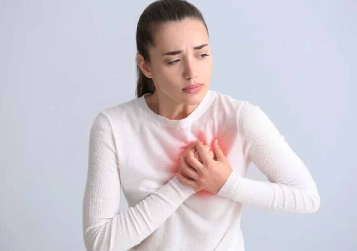 Heart Attack Symptoms : हृदयविकाराच्या झटक्यापूर्वी दिसतात ही लक्षणे ,जाणून घ्या या बद्दल