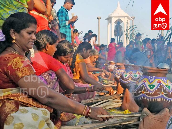 பொங்கல் வைக்கும் பெண்கள் - புதுச்சேரி காந்தி சதுக்கம்