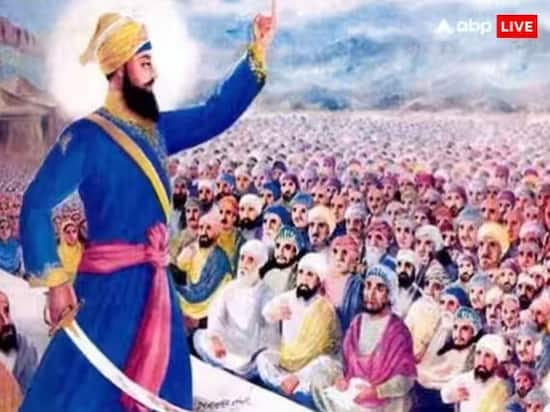 Guru gobind singh: ਖਾਲਸਾ ਦਾ ਅਰਥ ਹੈ ਸ਼ੁੱਧ, ਪਵਿੱਤਰ, ਦੇਸ਼ ਅਤੇ ਮਨੁੱਖਤਾ ਲਈ ਸਭ ਕੁਝ ਕੁਰਬਾਨ ਕਰਨ ਵਾਲਾ। ਆਓ ਜਾਣਦੇ ਹਾਂ ਸਿੱਖ ਧਰਮ ਵਿੱਚ ਖਾਲਸਾ ਪੰਥ ਦੀ ਸਥਾਪਨਾ ਕਿਹੜੇ ਗੁਰੂ ਸਾਹਿਬ ਨੇ ਕੀਤੀ।