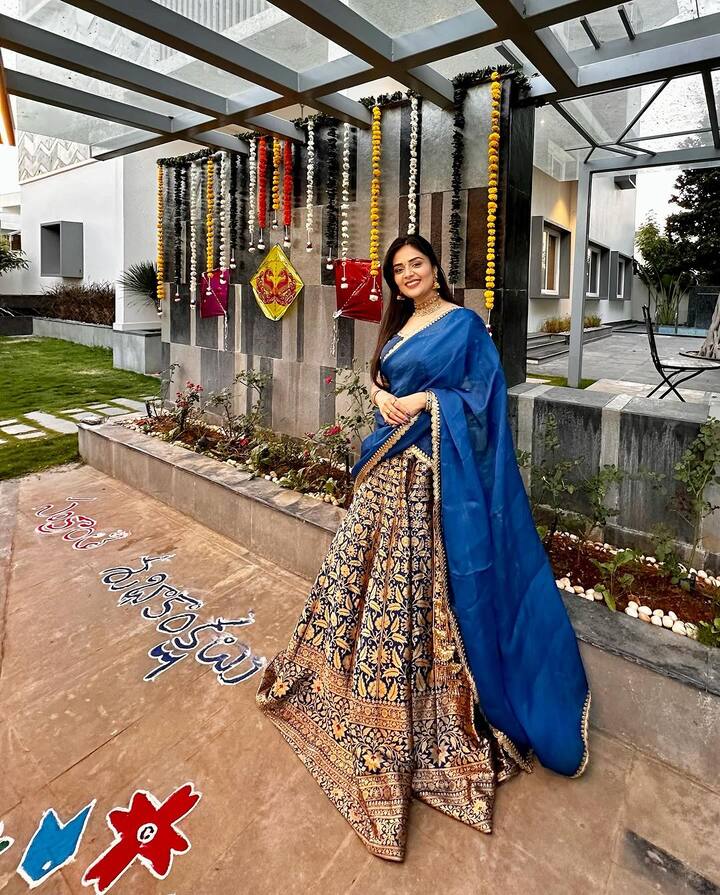 బిగ్బాస్ అనంతరం పలు షోలు, గేమ్ షోలు, ఈవెంట్స్తో బిజీగా మారిపోయింది ఈ ముద్దుగుమ్మ. యాంకర్గా నటిస్తూనే సినిమాల్లో అడపా దడపా కనిపిస్తుంది. ప్రస్తుతం స్టార్మాలో సూపర్ సింగర్కు యాంకర్గా చేస్తుంది.(Image Source : Instagram/sreemukhi)
