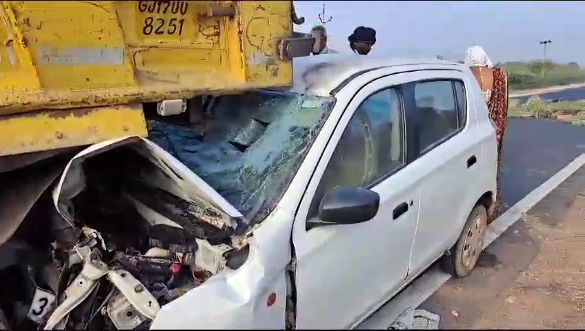 Accident in Surendranagar after car rammed into dumper, three killed Surendranagar News: સુરેન્દ્રનગરમાં ડમ્પરની પાછળ કાર ઘૂસી જતાં ગમખ્વાર અકસ્માત, ત્રણના મોત