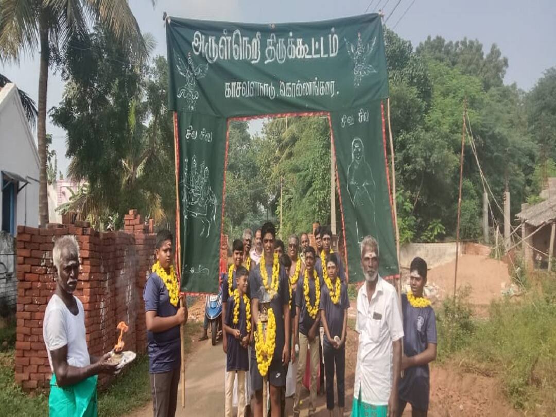 காசவளநாடு கொல்லங்கரை கிராமத்தில் தமிழ் திருமுறைகளுக்கு ஆரத்தி எடுத்து மரியாதை