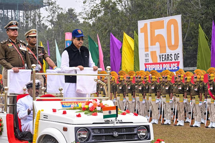 The CM also inspected a guard of honour. (Image Source: PTI)
