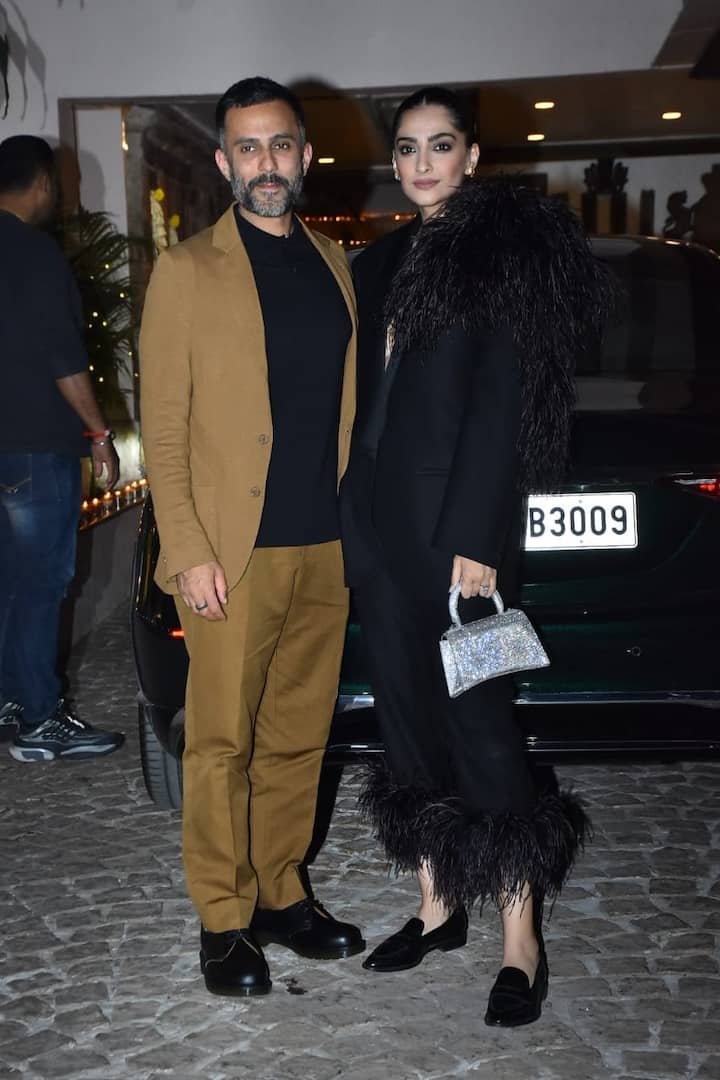 She tied her hair in a sleek bun.