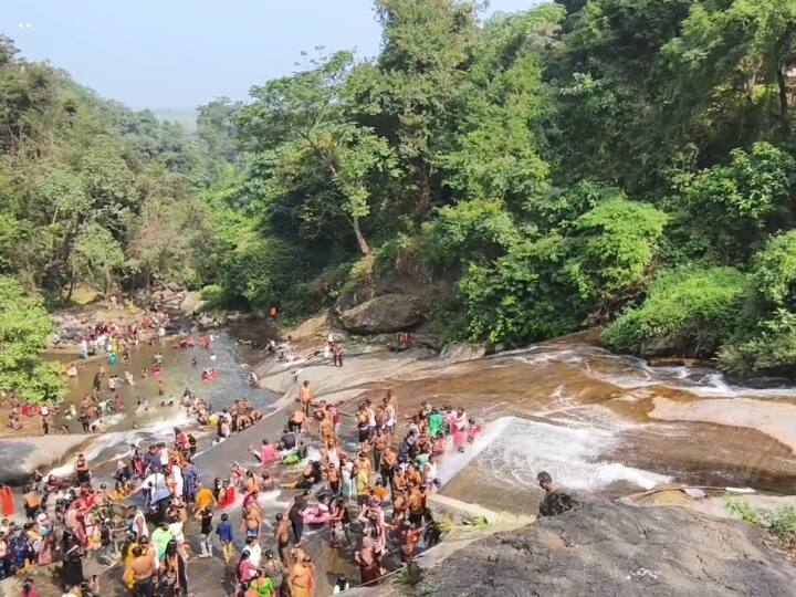 மேற்குத் தொடர்ச்சி மலைகளில் இருந்து கொட்டும் அருவிகளில் குடும்பத்தோடு குளித்து மகிழ ஏற்ற இடமாக உள்ளது.