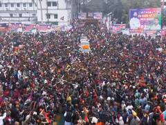 PHOTOS: ये भीड़ नहीं... नीतीश-तेजस्वी के लिए 'टेंशन' है! गदगद हुए चिराग पासवान, गाड़ी पर चढ़कर जोड़ा हाथ