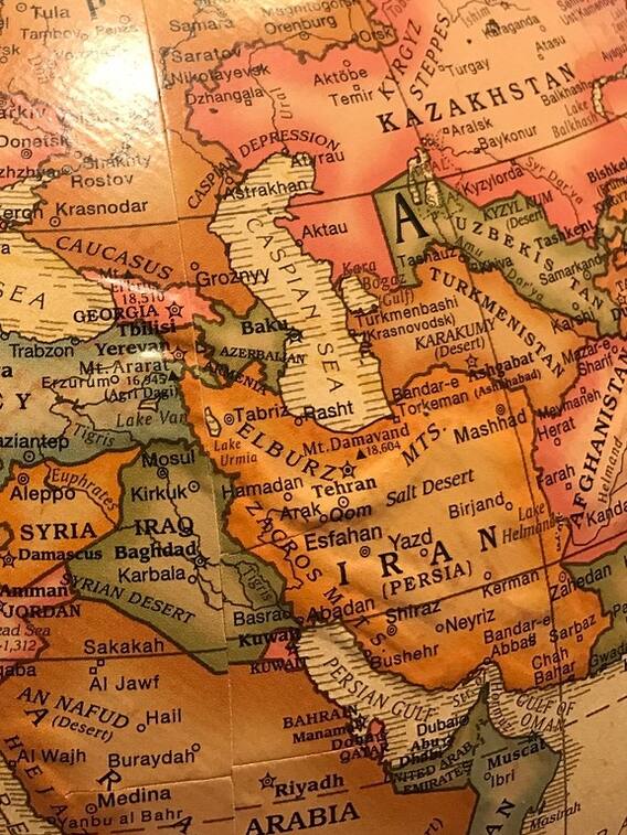 किन देशों से मिलती है ईरान की सीमा?