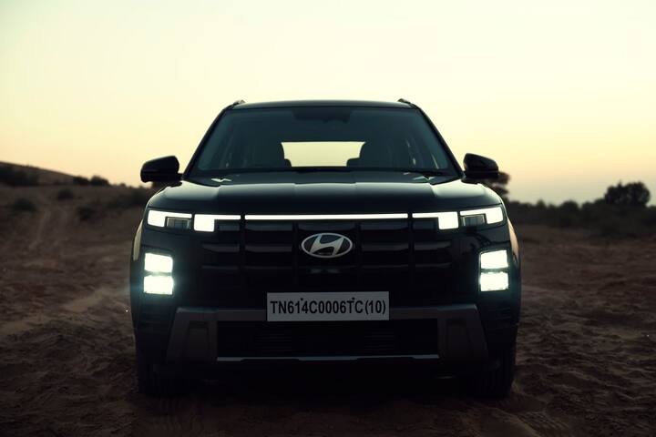 కొత్త క్రెటా హ్యుందాయ్ అత్యధికంగా అమ్ముడైన ఎస్‌యూవీకి పెద్ద అప్‌డేట్. అలాగే హ్యుందాయ్ ఫీచర్ల జాబితా కూడా అప్‌డేట్ అయింది. కాంపాక్ట్ ఎస్‌యూవీ విభాగంలో చాలా మంది ప్లేయర్స్ ఉన్నారు. అయితే క్రెటా గత తరం నుంచి దాని విభాగంలో అత్యధికంగా అమ్ముడైన ఎస్‌యూవీల్లో ఒకటిగా ఉంది.