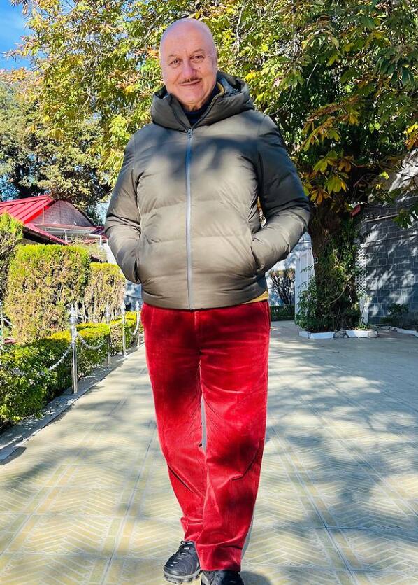 इसके अलावा एक्टर अनुपम खेर ने भी राम मंदिर निर्माण के लिए ईंटें दान की हैं. इसका दावा भी इंडिया टाइम्स ने किया है.