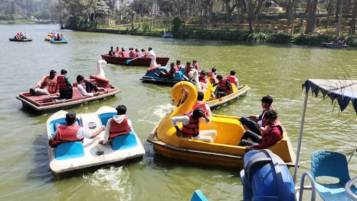 தமிழகம் முழுவதும் பொங்கல் பண்டிகை சிறப்பாக கொண்டாடப்பட்டு வருகிறது. பொங்கல் பண்டிகையின் மூன்றாம் நாளான இன்று காணும் பொங்கல் விழா கொண்டாடப்பட்டு வருகிறது.
