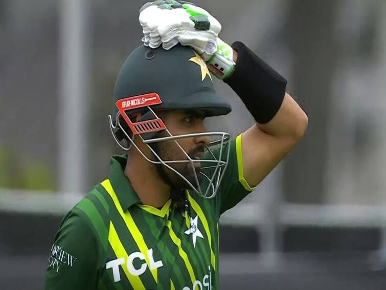 Fan Injured Babar Azam Six NZ vs PAK 3rd T20I Viral Video New Zealand Vs Pakistan Fan Escapes Serious Injury After Babar Azam's Six Hits Him On Head In NZ vs PAK 3rd T20I- WATCH