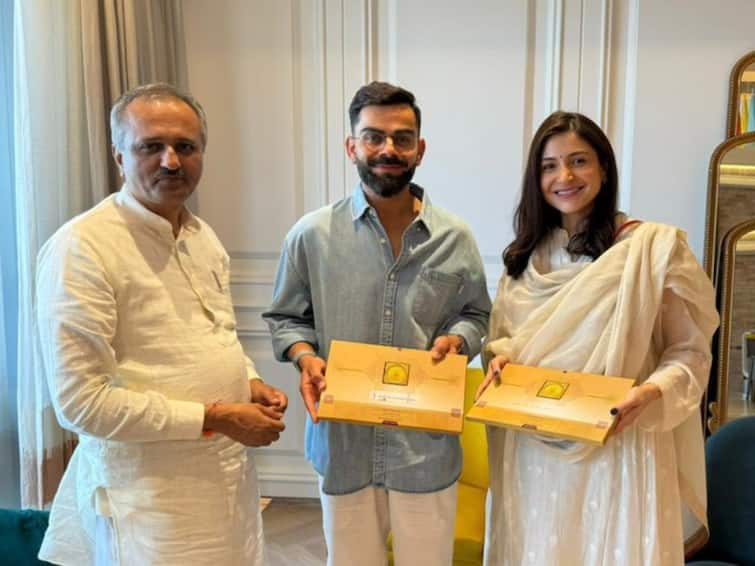 Virat Kohli Anushka Sharma Invited For Pran Pratistha Ceremony Of Ram Mandir In Ayodhya Virat Kohli : అయోధ్య రాములోరి వేడుకకు విరుష్క దంపతులకు ఆహ్వానం- బీసీసీఐ అనుమతి తీసుకున్న కొహ్లీ