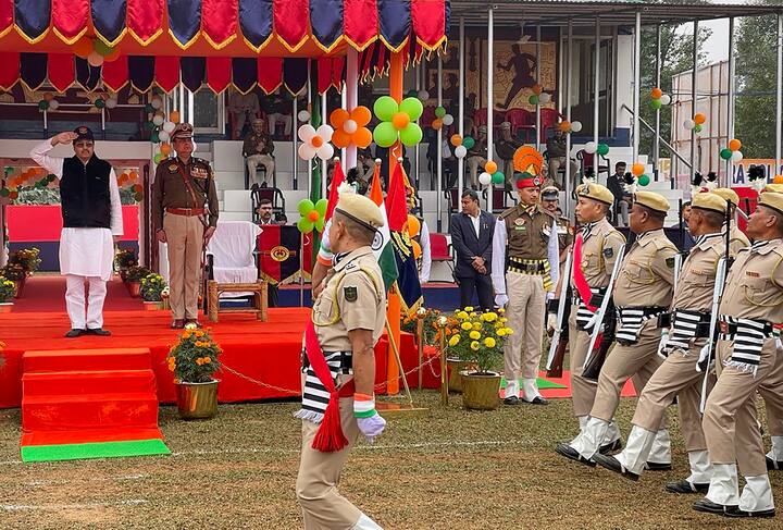 Several senior police officers of the state were honored with special awards. (Image Source: PTI)