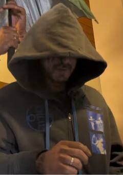 Shah Rukh Khan: ਸ਼ਾਹਰੁਖ ਖਾਨ ਨੂੰ ਬਾਂਦਰਾ ਦੇ ਕਲੀਨਿਕ ਦੇ ਬਾਹਰ ਵੇਖ ਮੱਚੀ ਹਲਚਲ, ਬਾਲੀਵੁੱਡ ਕਿੰਗ ਨੇ ਪਾਪਰਾਜ਼ੀ ਤੋਂ ਇੰਝ ਲੁਕਾਇਆ ਚਿਹਰਾ