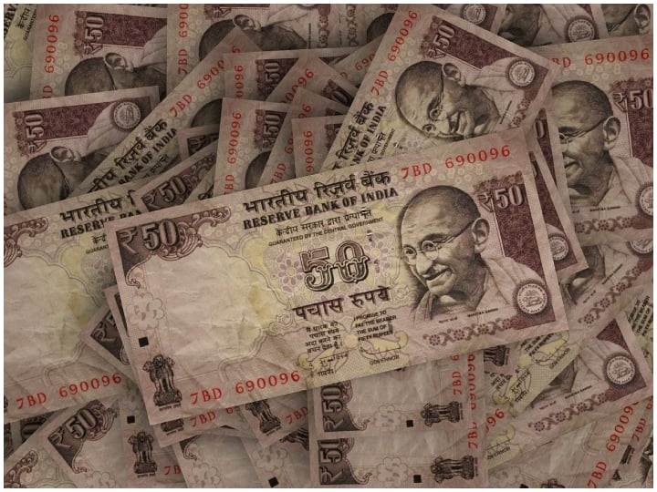 वहीं, अगर सिक्कों की बात करें तो ये सिक्योरिटी प्रिंटिंग एंट मिंटिंग कॉरपोरेशन ऑफ इंडिया लिमिटेड की चार मिंट में बनाए जाते हैं. ये मिंट मुंबई, हैदराबाद, कोलकाता और नोएडा में है.