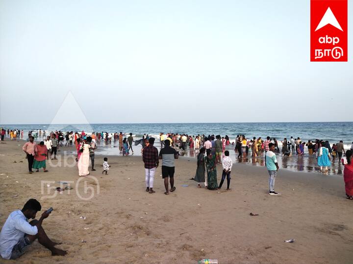 மரக்காணம் கடற்கரையில் குவிந்த மக்கள்