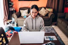 Work From Home: जास्त वेळ बसणे आरोग्यास हानिकारक आहे