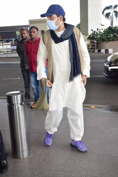 पत्नी मृदुला संग एयरपोर्ट पर स्पॉट हुए पंकज त्रिपाठी, सफेद कुर्ते में सादगी भरे अंदाज में दिखे 'मैं अटल हूं' एक्टर, तस्वीरें वायरल