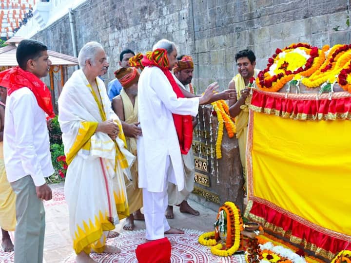 Odisha Chief Minsiter Naveen Patnaik and erstwhile king of Puri, Gajapati Dibyasingha Deba participated in the inaugural ceremony of Shreemandir Parikrama project in Puri on Wednesday.