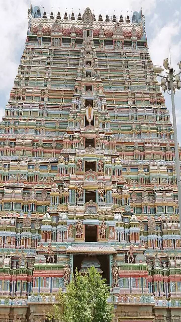 108 திவ்ய தேசங்களில் முதன்மையாக விளங்குவது ஸ்ரீரங்கம் ரங்கநாதர் கோயில்