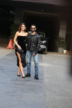 'तेरी बातों में ऐसा उलझा जिया' के ट्रेलर लॉन्च इवेंट में गिरते-गिरते बचीं कृति सेनन, अपनी हीरोइन को संभालते दिखे शाहिद कपूर