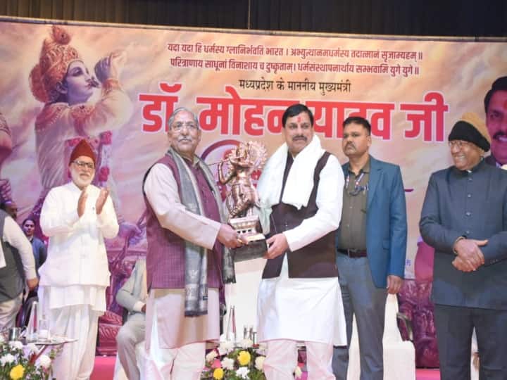 MP CM Mohan Yadav attacked CM Nitish Kumar and Tejashwi Yadav ann Mohan Yadav: एमपी के सीएम मोहन यादव ने बिहार के नेतृत्व पर उठाया सवाल, कहा- 'क्षमता की कोई कमी नहीं, बस...'