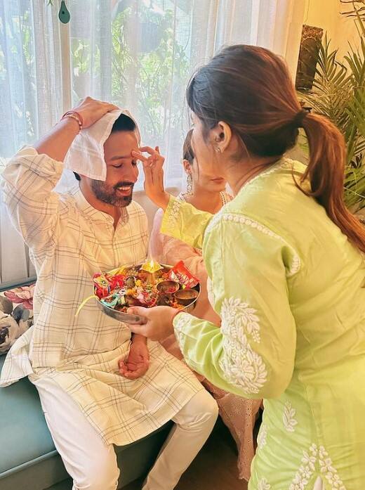 विक्रांत ने घर में पर्दे भी व्हाइट कलर के ही लगवाए है जो काफी सुकून का एहसास देते हैं.