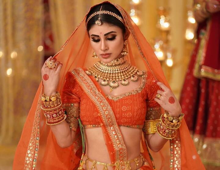 கேஜிஎப் படத்தில் கலி கலி பாடலுக்கு அட்டகாசமான ஆட்டம் போட்டிருந்தார் மௌனி ராய்.