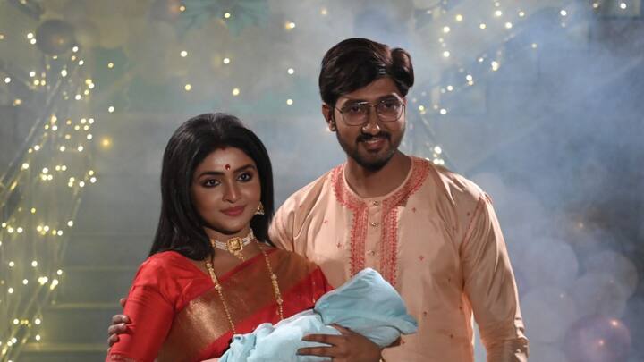 কালার্স বাংলার (Colors Bangla) জনপ্রিয় ধারাবাহিক 'ফেরারি মন'-এ (Pherari Mon) এখন আক্ষরিক অর্থেই 'নাটকীয়' মোড়।