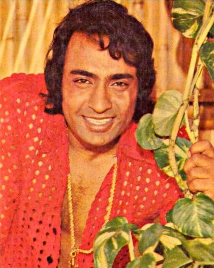 हिंदी सिनेमा में जितनी तवज्जो हीरो को दी जाती है, अब दर्शक उतना ही पसंद विलेन का किरदार निभाने वाले एक्टर को भी करने लगे हैं. वहीं गुजरे जमाने में भी अमरीश पुरी, अमजद खान, आशुतोष राणा जैसे कई उम्दा कलाकारों ने विलेन का किरदार निभाकर अपनी एक्टिंग का लोहा मनवाया और इनको फैंस का बेशुमार प्यार भी मिला. लेकिन आज हम जिस की बात करने जा रहे हैं. उस एक्टर को नेगेटिव रोल करने पर ना सिर्फ लोगों की नफरत का सामना करना पड़ा था बल्कि एक बार तो धक-धक गर्ल यानि माधुरी दीक्षित भी उनके साथ काम करने में असहज हो गई थी. चलिए जानते हैं पूरा किस्सा क्या है....