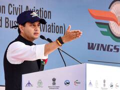 'कल्पना भी नहीं कर सकते', हवाई यात्रियों ने एयरपोर्ट पर जमीन पर खाया खाना तो बोले ज्योतिरादित्य सिंधिया