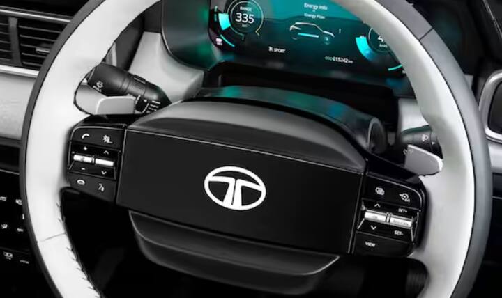 ਪੰਚ EV SUV 9.5 ਸਕਿੰਟਾਂ ਵਿੱਚ 0-100 km/h ਦੀ ਰਫਤਾਰ ਫੜ ਲੈਂਦੀ ਹੈ, ਜਦੋਂ ਕਿ ਇਸਦੀ ਟਾਪ ਸਪੀਡ 140 km/h ਹੈ। ਪੰਚ ਈਵੀ ਦਾ ਬੈਟਰੀ ਪੈਕ ਅਤੇ ਮੋਟਰ IP67 ਰੇਟਡ ਹੈ ਅਤੇ 8 ਸਾਲ ਜਾਂ 1,60,000 ਕਿਲੋਮੀਟਰ (ਜੋ ਵੀ ਪਹਿਲਾਂ ਹੋਵੇ) ਦੀ ਵਾਰੰਟੀ ਦੇ ਨਾਲ ਆਉਂਦਾ ਹੈ।