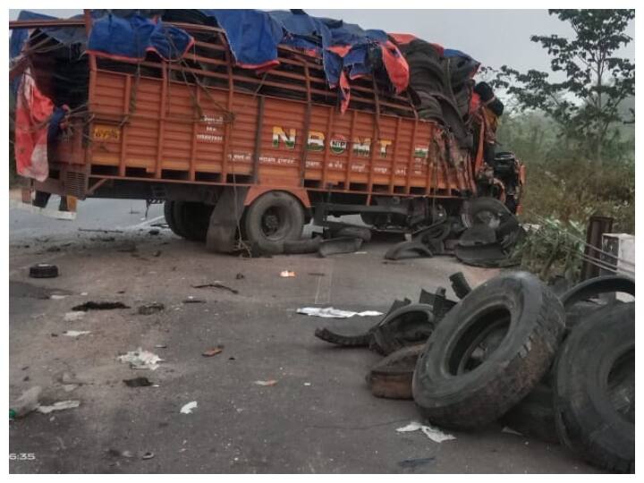 Chhattisgarh news Huge collision between two trucks on National Highway-30 one dead 2 injured ann Chhattisgarh: कोहरे की वजह से दो ट्रकों के बीच जबरदस्त टक्कर, एक की मौत 2 घायल