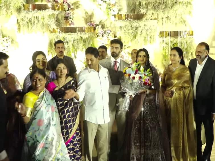 CM Jagan attended engagement ceremony of Sharmila son Raja Reddy with Priya Atluri Jagan Sharmila: షర్మిల కొడుకు ఎంగేజ్‌మెంట్‌కు జగన్ - ఫోటోలో అన్నకు దూరంగానే చెల్లెలు