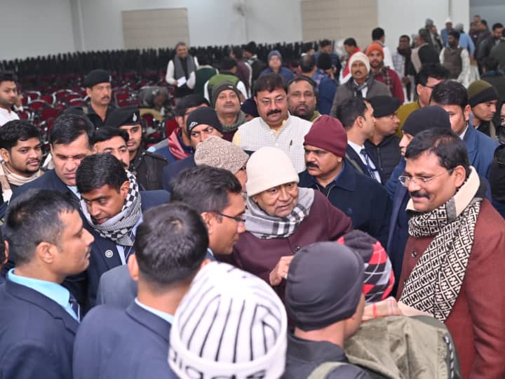 ललन सिंह के इस्तीफे के बाद नीतीश कुमार के पास ही पार्टी के राष्ट्रीय अध्यक्ष के पद की जिम्मेदारी है. ऐसे में सवाल है कि अध्यक्ष बनकर पहली बार जब पार्टी दफ्तर पहुंचे नीतीश कुमार तो क्या क्या हुआ?