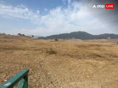 Gulmarg Snowfall: गुलमर्ग में ‘कुदरत की मार’, बर्फबारी की जगह दूर तक नजर आ रहे सूखे पहाड़, देखें PHOTOS