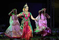 Ram Mandir Inauguration: অযোধ্যায় নৃত্যনাট্যে রামায়ণ, সীতার ভূমিকায় হেমা মালিনীর নাচে মুগ্ধ দর্শকেরা