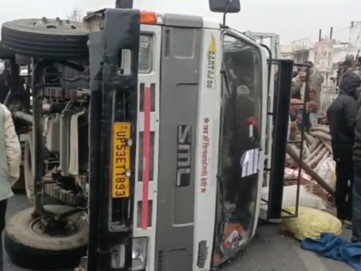 Basti road accident news 2 people die and three injured police registered case ann Basti News: बस्ती में मजदूरों से भरा वाहन पलटा, हादसे में दो की मौत, तीन घायल