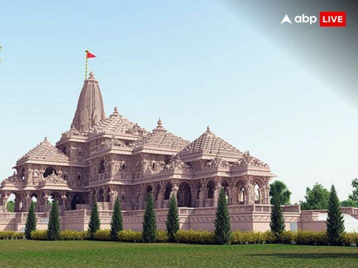 राम मंदिर तक पूर्व की दिशा से 32-सीढ़ी सिंह द्वार की चढ़ाई से पहुंचा जा सकता है. मंदिर परकोटा से घिरा है जो 732 मीटर लंबी और 14 फीट चौड़ी एक आयताकार परिसर की दीवार है.