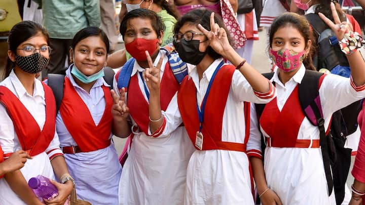 সকাল ১১.৪৫ মিনিটের বদলে মাধ্যমিক পরীক্ষা শুরু সকাল ৯.৪৫ মিনিটে। উচ্চমাধ্যমিক শুরু বেলা ১২টার পরিবর্তে সকাল ৯.৪৫ মিনিটে।