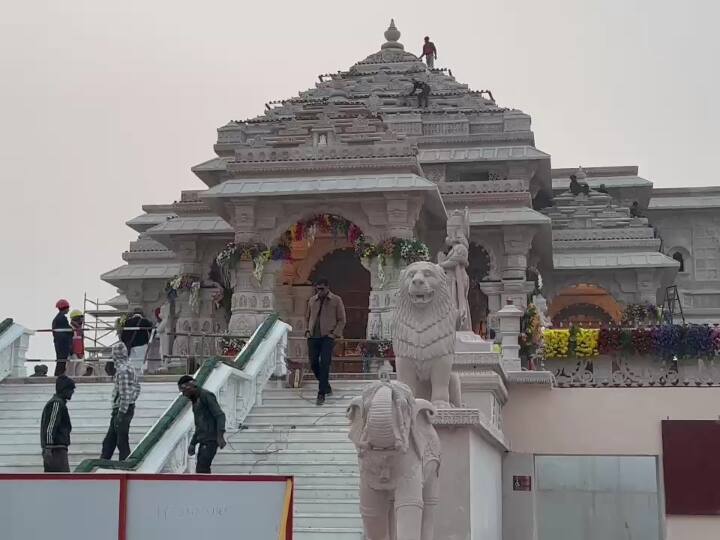 Ramlala Pran Pratishtha: मकराना के रहने वाले दो भाईयों ने राम मंदिर के लिए सफेद मार्बल का गर्भगृह में सिंहासन बनाया है. मार्बल पर इनले वर्क का काम किया गया है, जो खूबसूरती में चार चांद लगा रहा है.