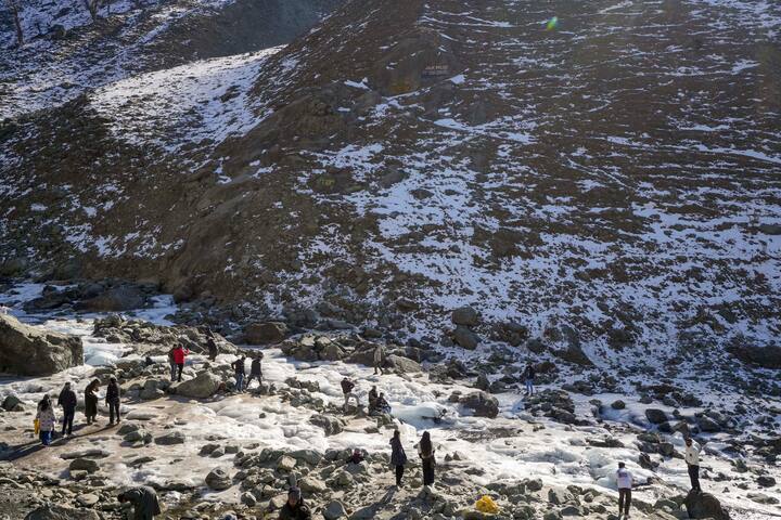 उन्होंने बताया कि श्रीनगर शहर में बुधवार रात न्यूनतम तापमान शून्य से 4.6 डिग्री सेल्सियस नीचे दर्ज किया गया, जो पिछली रात के मुकाबले शून्य से 2.4 डिग्री सेल्सियस कम है. फाइल फोटो