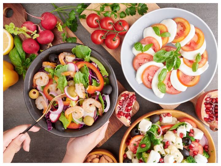 मेडिटेरेनियन डाइट में भरपूर मात्रा में फाइबर और प्रोटीन होता है. फाइबर से भरपूर भोजन पेट को लंबे समय तक भरा रखता है, जिससे आपको अक्सर भूख नहीं लगती.