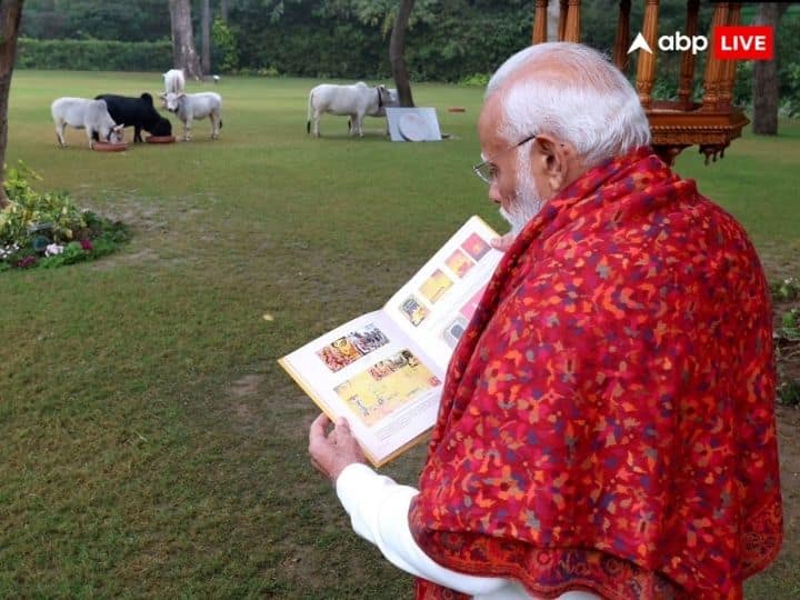 पीएम मोदी ने कुल 6 डाक टिकट जारी किए. इनमें राम मंदिर, भगवान गणेश, हनुमान, जटायु, केवटराज और मां शबरी के फोटो हैं.